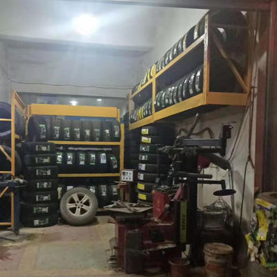 LH Custom Logo Heavy Duty Tack Rack Rack ، دیوار آویزان رک تایر ضخیم ، قفسه نمایش فولادی برای فروشگاه